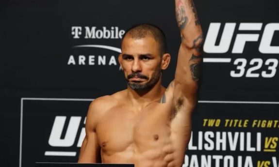 De Arraial do Cabo para o UFC: Pantoja volta ao octógono em busca de cinturão e revanche