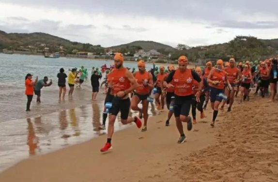 Hero 2026 reúne provas de natação, corrida e Swimrun neste sábado (22) em Búzios